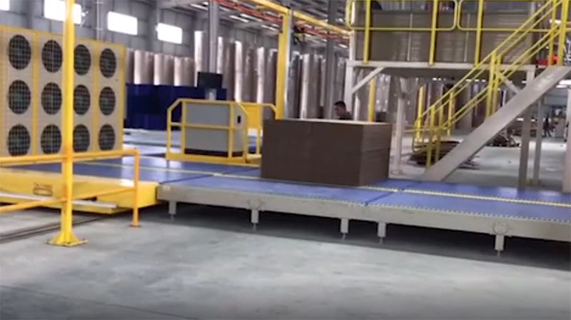 Chariot de transfert motorisé avec convoyeur à chaîne modulaire en plastique