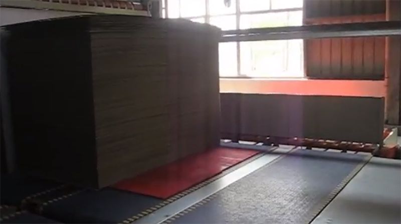 Distributeur automatique de carton