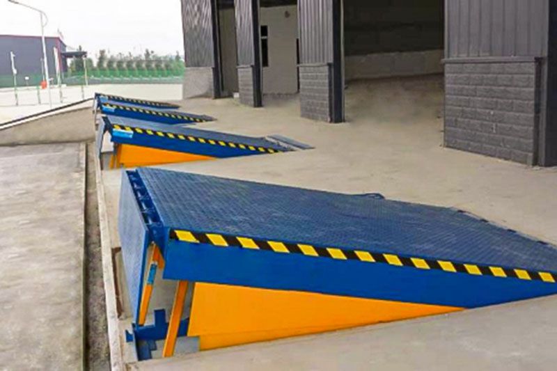 Rampe de quai de chargement stationnaire
