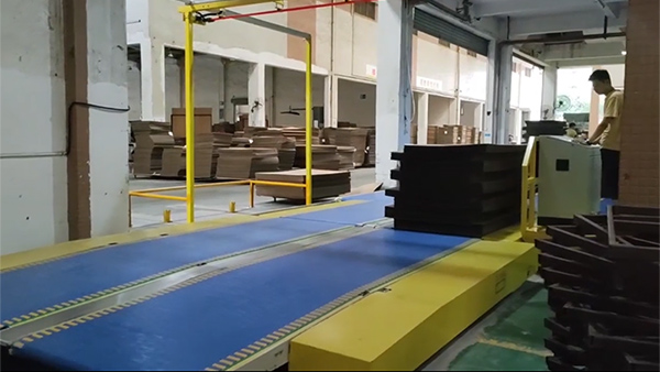 Système de Manutention et Convoyage de Carton Ondulé (Insertion et Transfert de Palettes)